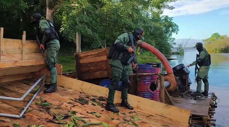 Fanb destroys five vessels used for illegal mining in Bolívar