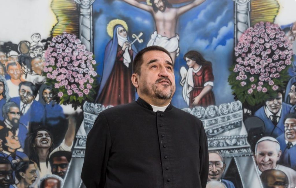 Father Omar Sánchez: “They have called me 'facho' a thousand times”