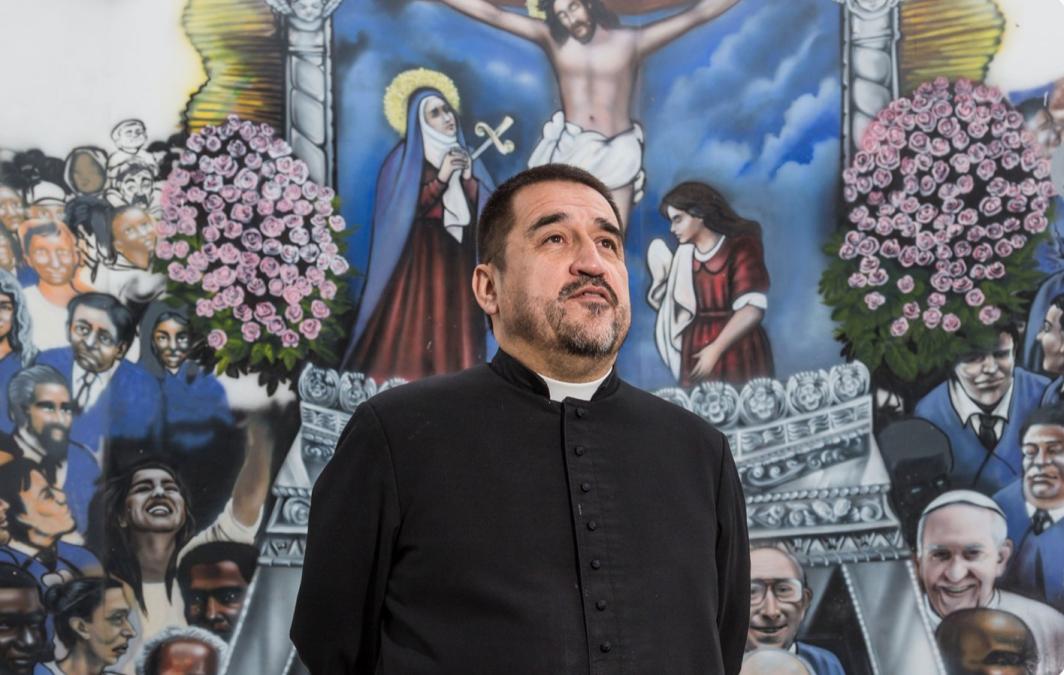 Father Omar Sánchez: “They have called me 'facho' a thousand times”