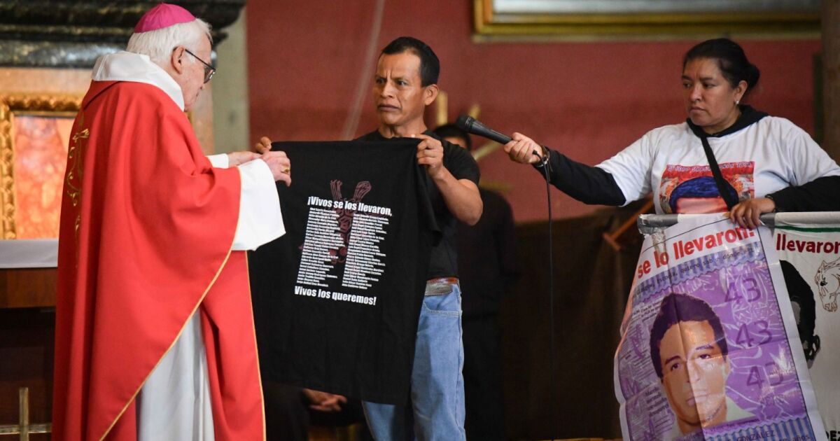 Fathers and mothers of the 43 of Ayotzinapa spend another Christmas season without answers