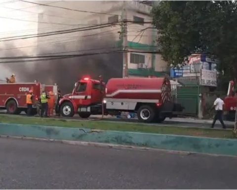 Se incendia Ferretería San Miguel en la avenida Independencia