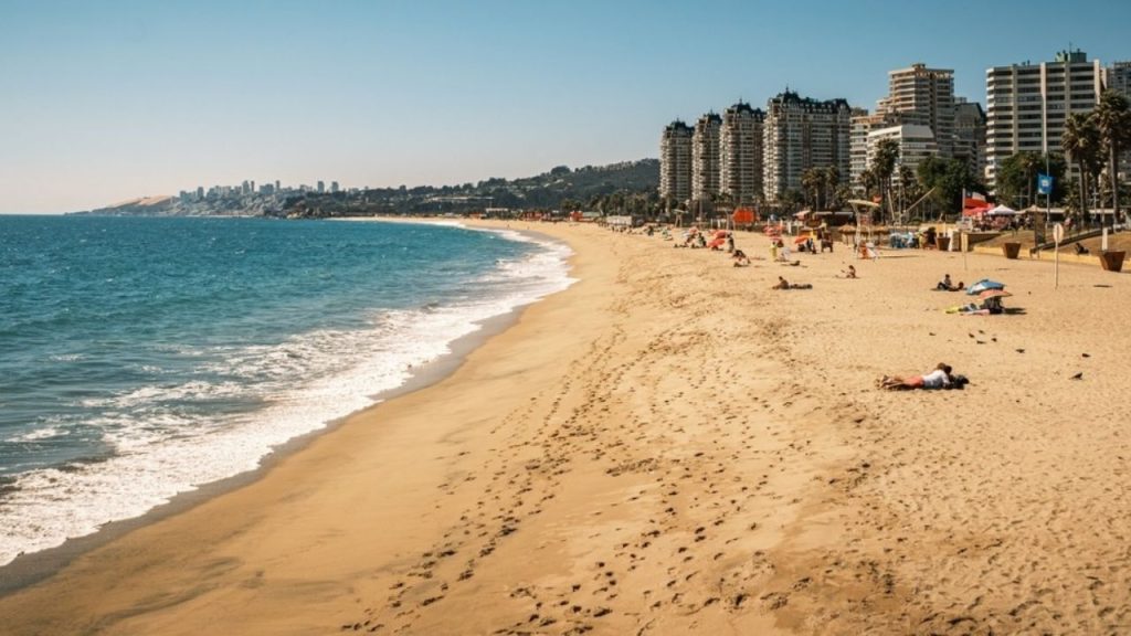 Find out which beaches will be open this summer in Chile