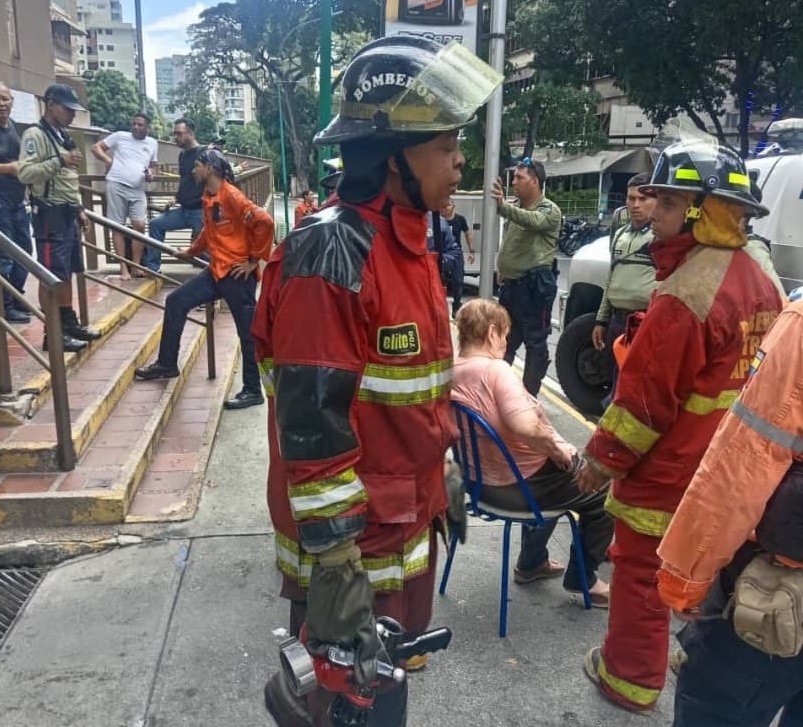 Fire in Chacao building leaves four affected by smoke inhalation