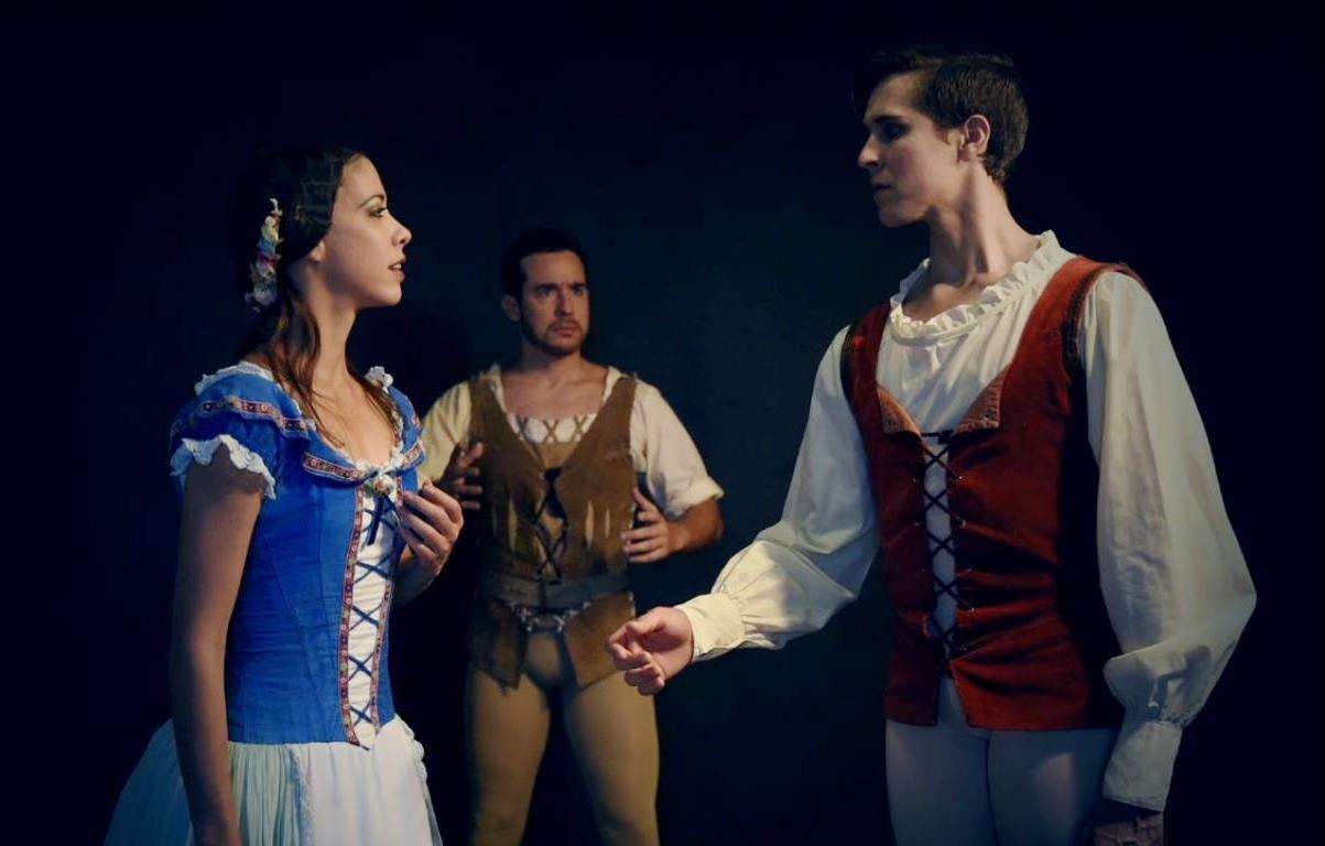 "Giselle". De izquierda a derecha: Anette Delgado, Ernesto Díaz y Dani Hernández. Foto: Gabriel Dávalos.