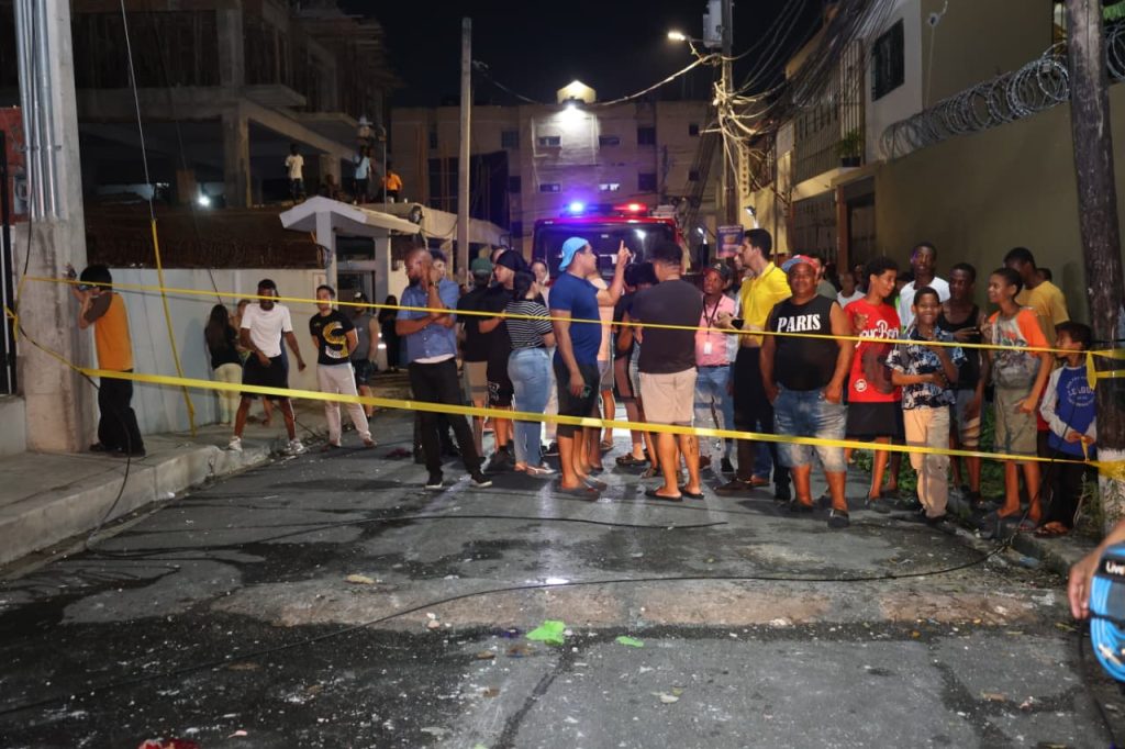 Cinco heridos en explosión de torre Tempo; horas antes vecinos habían reportado fuerte olor a gas