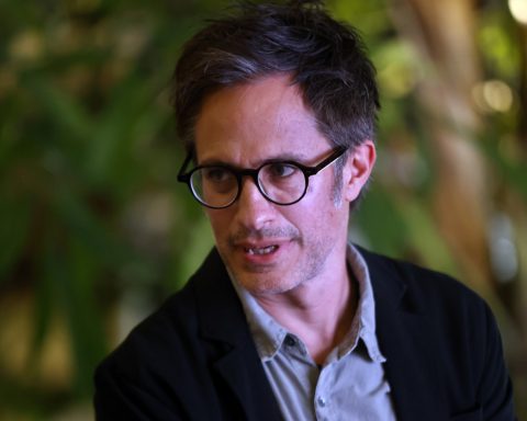 Gael García Bernal receives the Choir of Honor in Havana