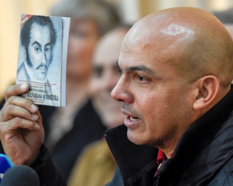 General Clíver Alcalá points out Jorge and Delcy Rodríguez as the "real bosses" of the Cartel of the Suns