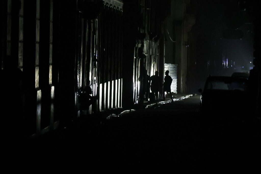 General blackout in western Cuba due to a new partial failure of the Electrical System