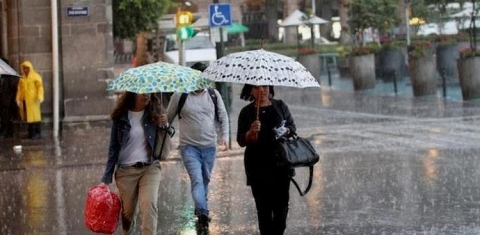 ¡Prepárense! Un sistema frontal traerá aguaceros este viernes