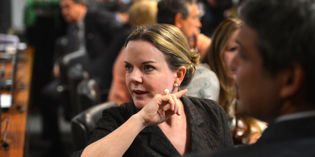 Gleise blames Selic for the public debt and not government expenses