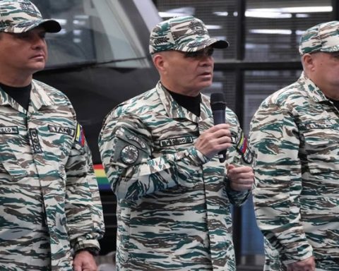 Godfather calls on the people to defend the country from imperial meanness and ambitions