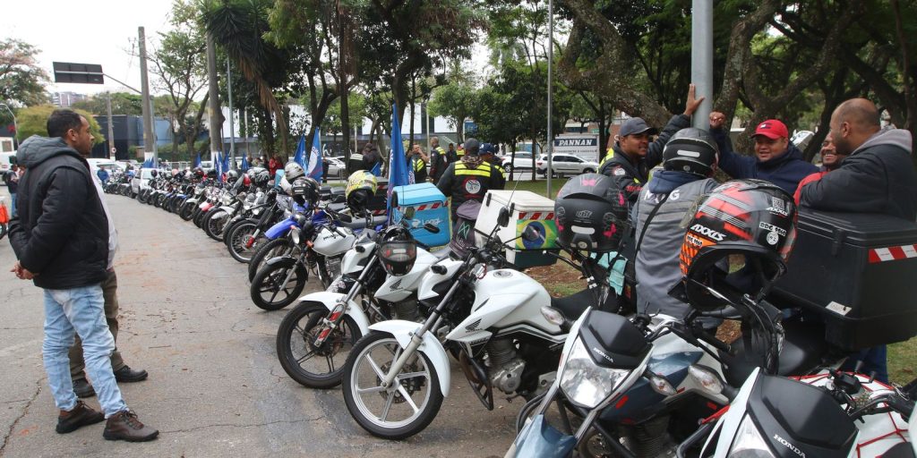 Government creates group to discuss rights of app delivery people