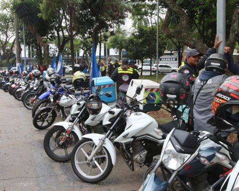 Government creates group to discuss rights of app delivery people