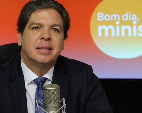 Government says it will connect 100% of schools by the end of 2026