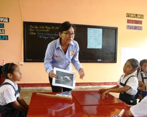 Government sets new salary increases for teachers and contractors according to Supreme Decree