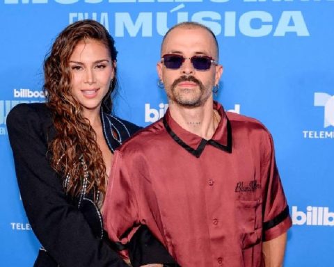 Greeicy and Mike Bahía share the stage together at Megaland