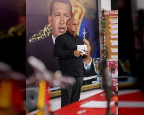 Hair on the extreme right: no one knows what Maduro and Trump talked about