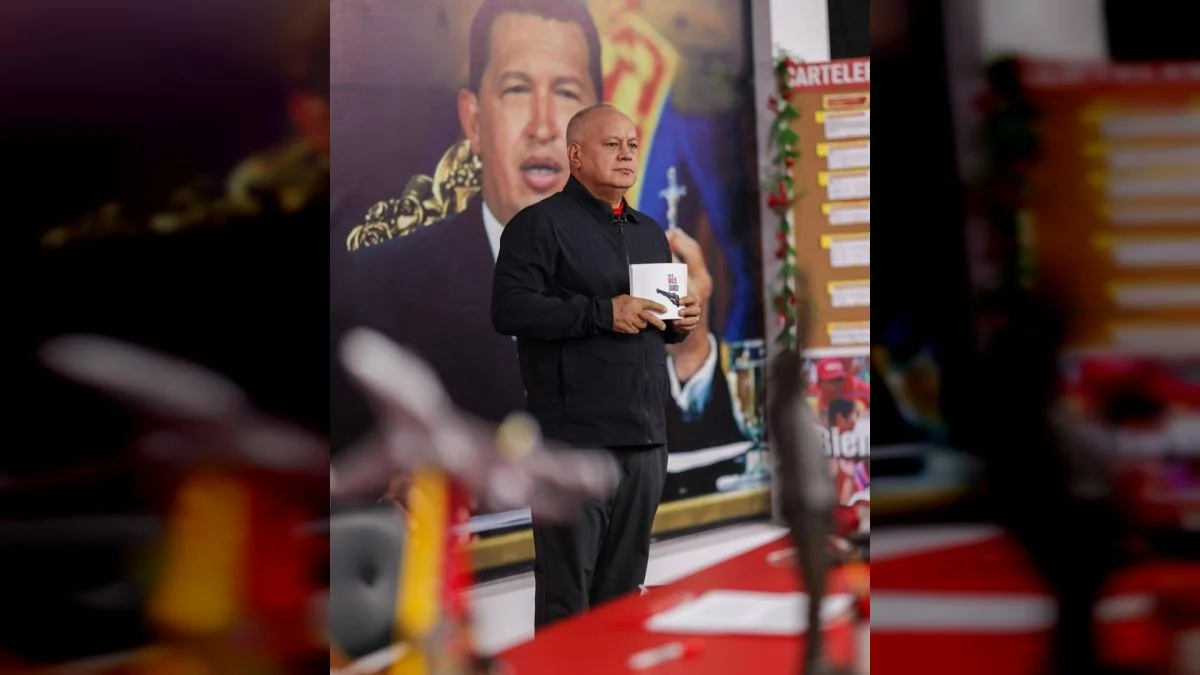 Hair on the extreme right: no one knows what Maduro and Trump talked about