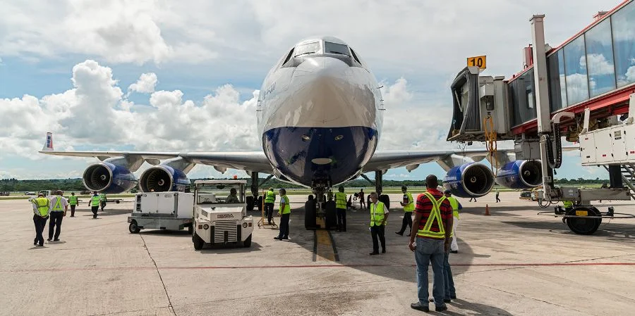 Un avión en el Aeropuerto Internacional "José Martí" de La Habana