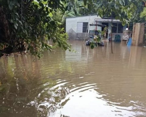 Heavy rains cause flooding and evacuations in central Cuba