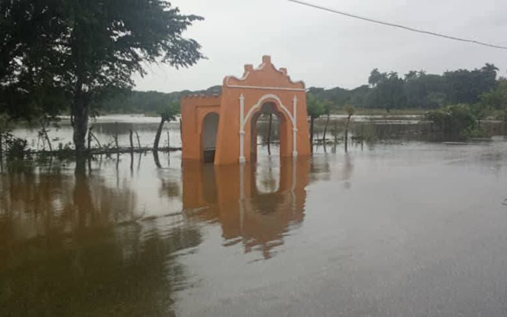 Heavy rains continue to affect northern Cuba due to the influence of a cold front and an anticyclone