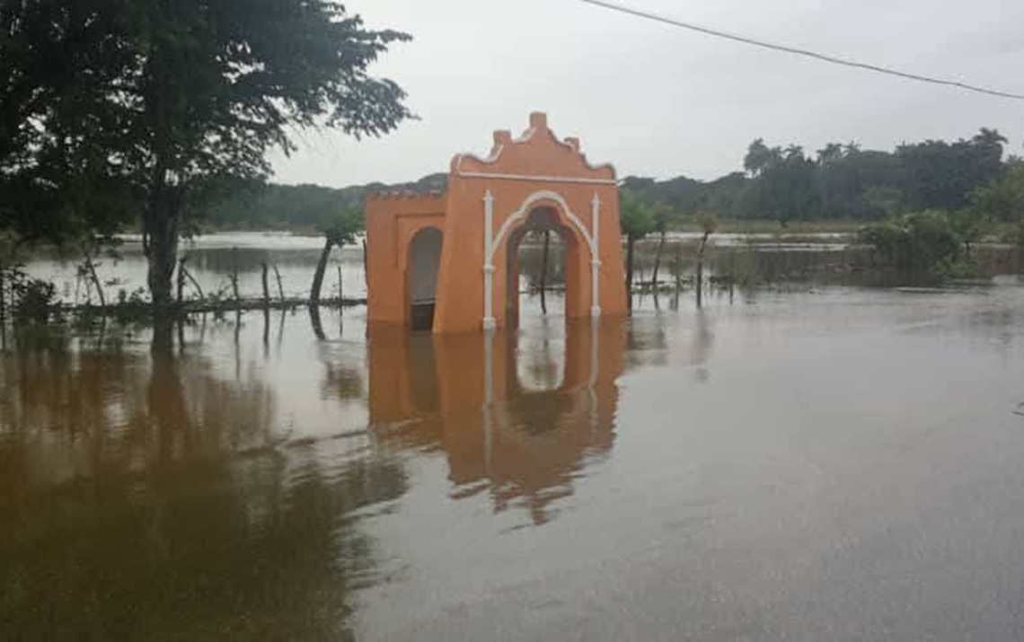 Heavy rains continue to affect northern Cuba due to the influence of a cold front and an anticyclone