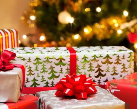 How much will Peruvians spend for Christmas?