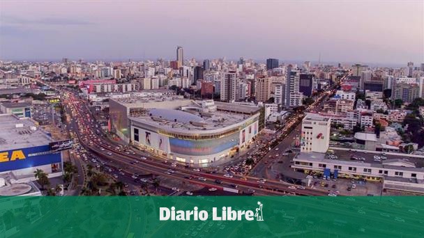 How much will the debt of Dominicans be in 2025?