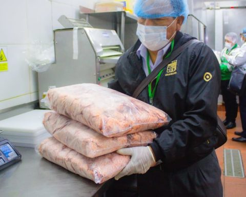 Huancayo: fast food franchises are sanctioned for unhealthiness in a shopping center