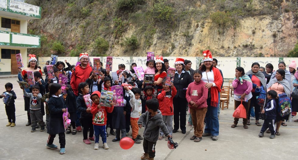 Huánuco journalists share joy with Huiyan schoolchildren