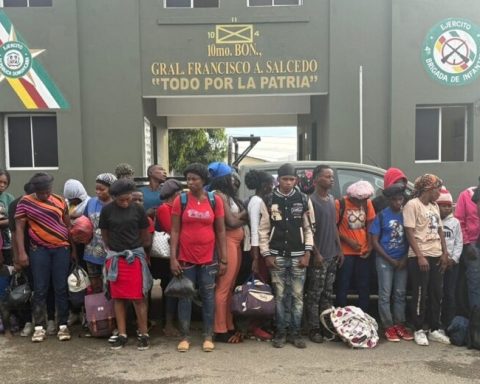 Indocumentados detenidos por el Ejército en operativo.