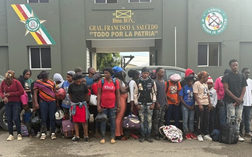 Indocumentados detenidos por el Ejército en operativo.