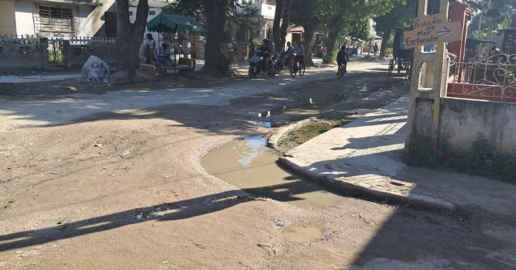 In Holguín not all roads are the same: the one that passes through the Government has priority