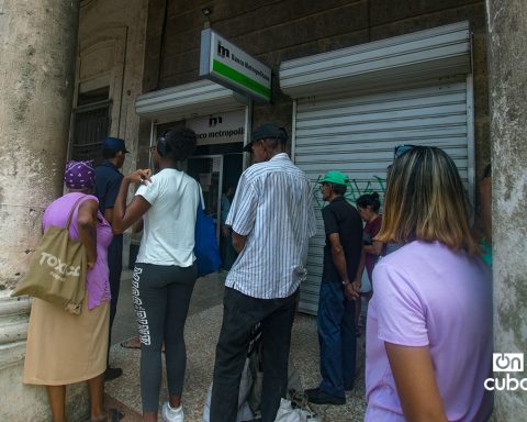 In the midst of the crisis, Cubans face salary arrears that violate rights and abandon families