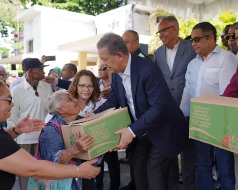 Se produce incidente durante entrega de cajas navideñas de Leonel Fernandez