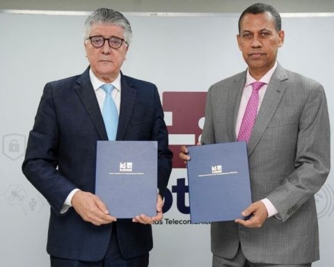 Indotel y Onaprep firman convenio para instalar salas digitales en seis centros penitenciarios