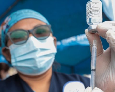 Influenza vaccines are only applied to prioritized groups due to limited stock