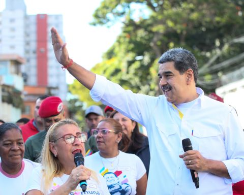 “It is the oil that they want to steal and Venezuela is going to defend its sovereignty,” warns Maduro