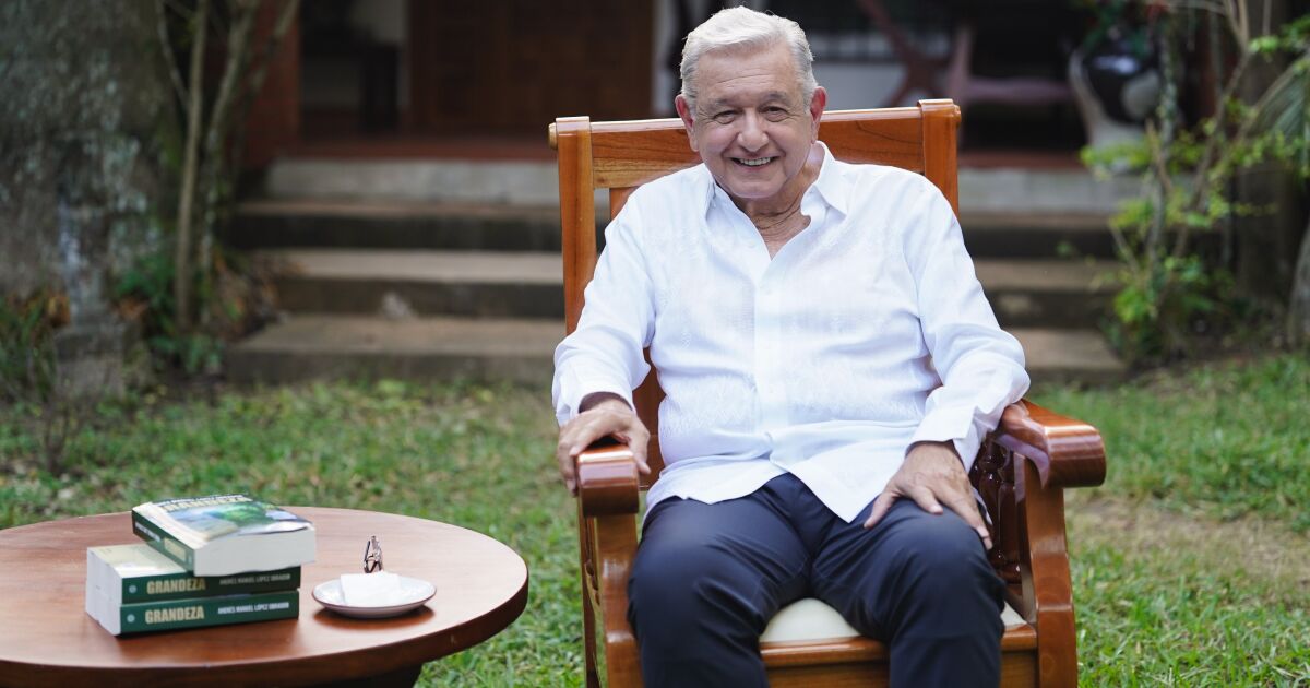 “It's not a simulation, I'm retired,” says AMLO and presents his new book 'Greatness'