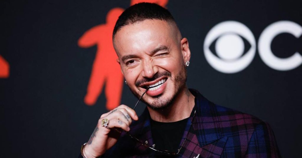 J Balvin surprises on video by jumping through rings of fire 50 meters high: What is it about?