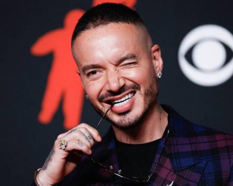 J Balvin surprises on video by jumping through rings of fire 50 meters high: What is it about?