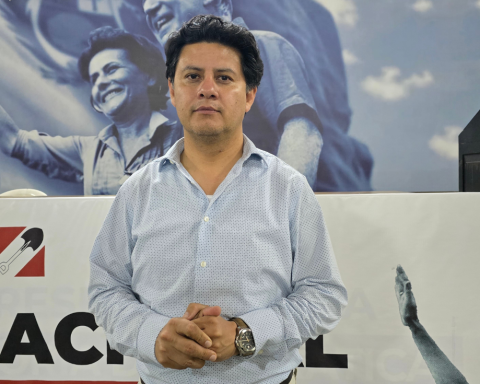 Julio Chávez speaks after a plenary session of Acción Popular: “The direct person in charge is Mrs. Cinthia Pajuelo"