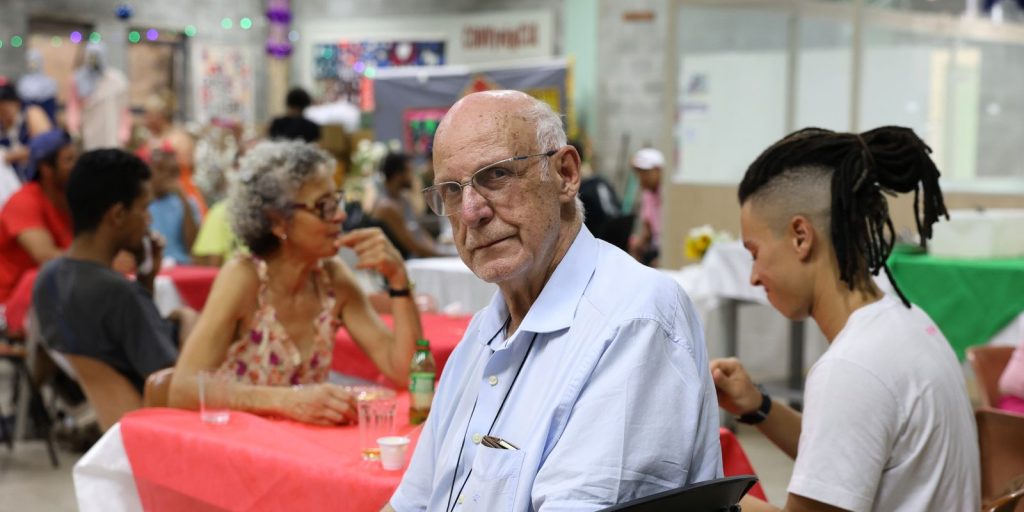Júlio Lancelotti promotes Christmas lunch for homeless people in SP