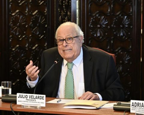 Julio Velarde: “We are not vaccinated against bad governments”