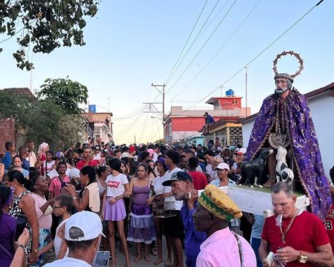 La Jata celebrates San Lázaro between faith, rumor and surveillance