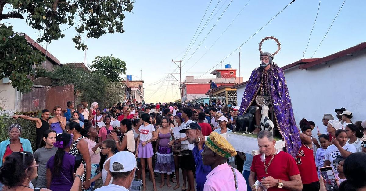 La Jata celebrates San Lázaro between faith, rumor and surveillance