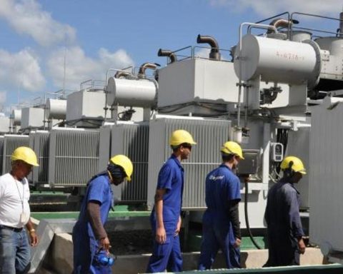 Lack of fuel keeps more than 1,000 MW out of service in Cuba
