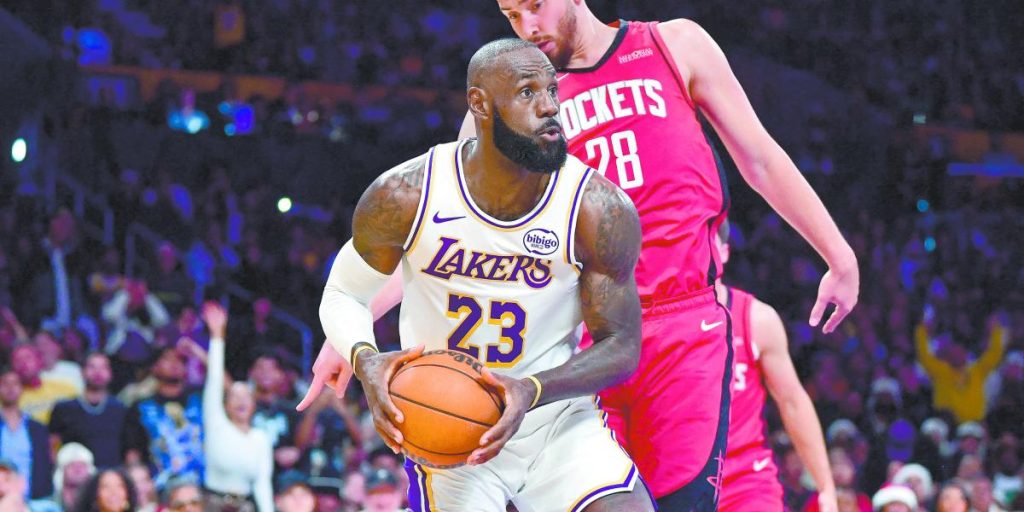 LeBron James extends NBA Christmas game record