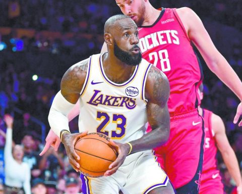 LeBron James extends NBA Christmas game record