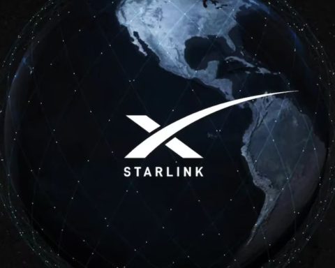 differences between the Starlink Mini and Starlink Standard kits